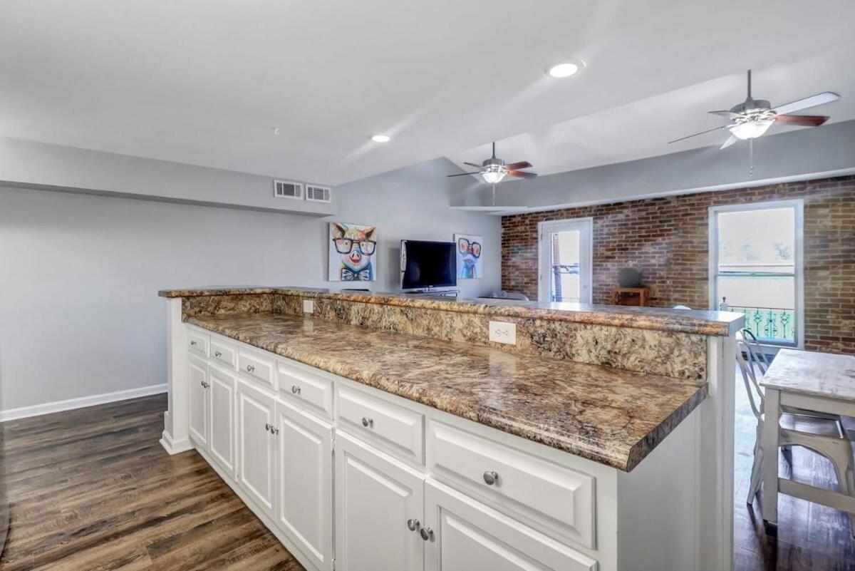 Ferienwohnung Eagle'S Landing Loft-Downtown Above Bull & Barrel Statesboro Exterior foto